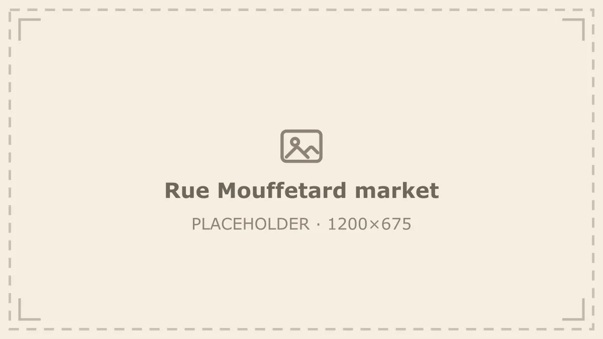 Stände entlang des Marktes in der Rue Mouffetard